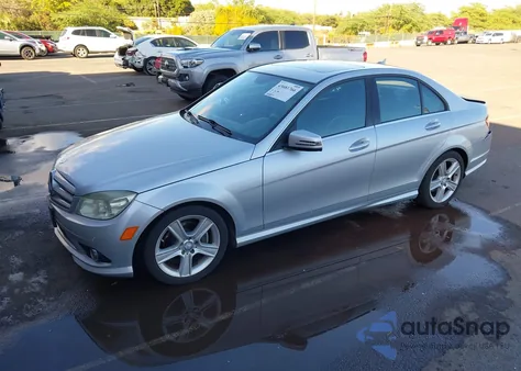 2010 Mercedes-Benz C 300 Luxury/Sport z USA, uszkodzony, nr VIN WDDGF5EB1AF474841